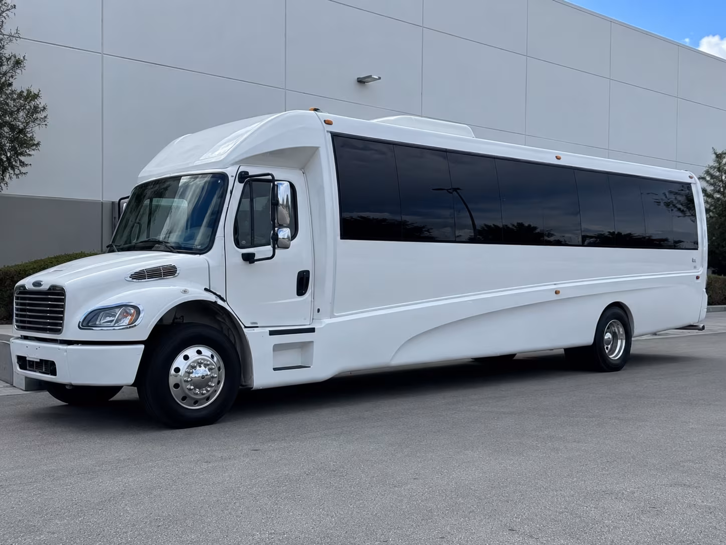 Wichita Birthday, Sweet 16, & Quinceañera Transportation party bus interior